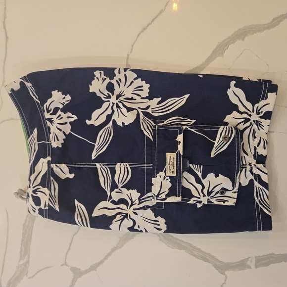 J. Crew Hawaiian Floral Board Shorts Navy White 9" Size 30 Mens Swimtrunks - Picture 2 of 5